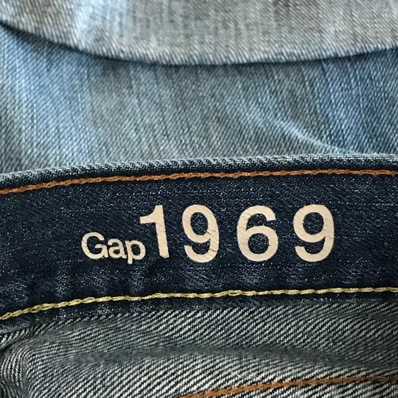 Women's Gap 1969 Boyfriend Denim Shorts - Picture 3 of 6